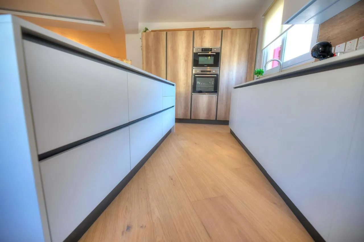 Large & Beautifully Furnished 2 Bedrooms Abon1-1 Sliema