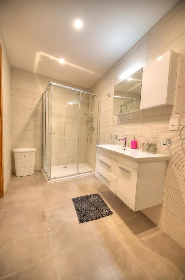 Large & Beautifully Furnished 2 Bedrooms Abon1-1 Sliema Apartment