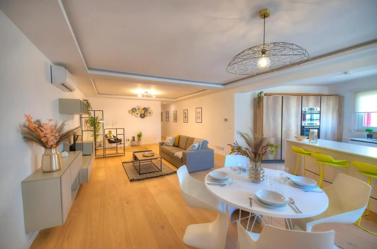 Large & Beautifully Furnished 2 Bedrooms Abon1-1 Sliema 0*,