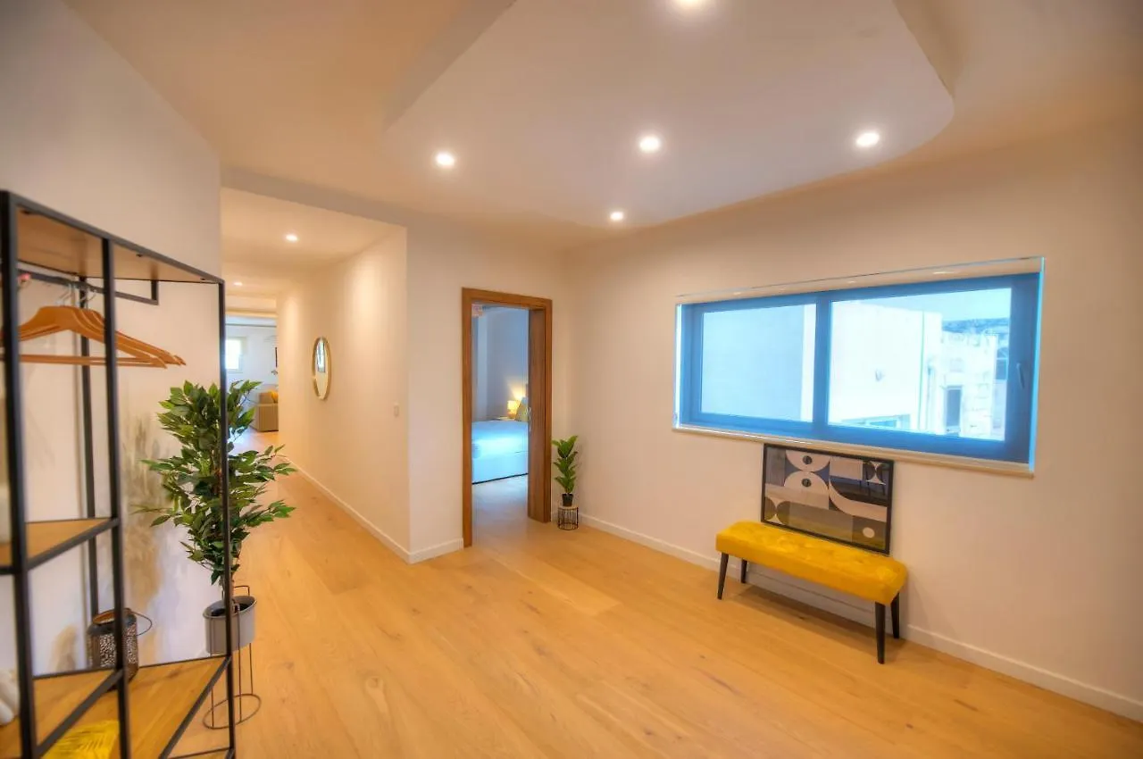 Large & Beautifully Furnished 2 Bedrooms Abon1-1 Sliema 0*,