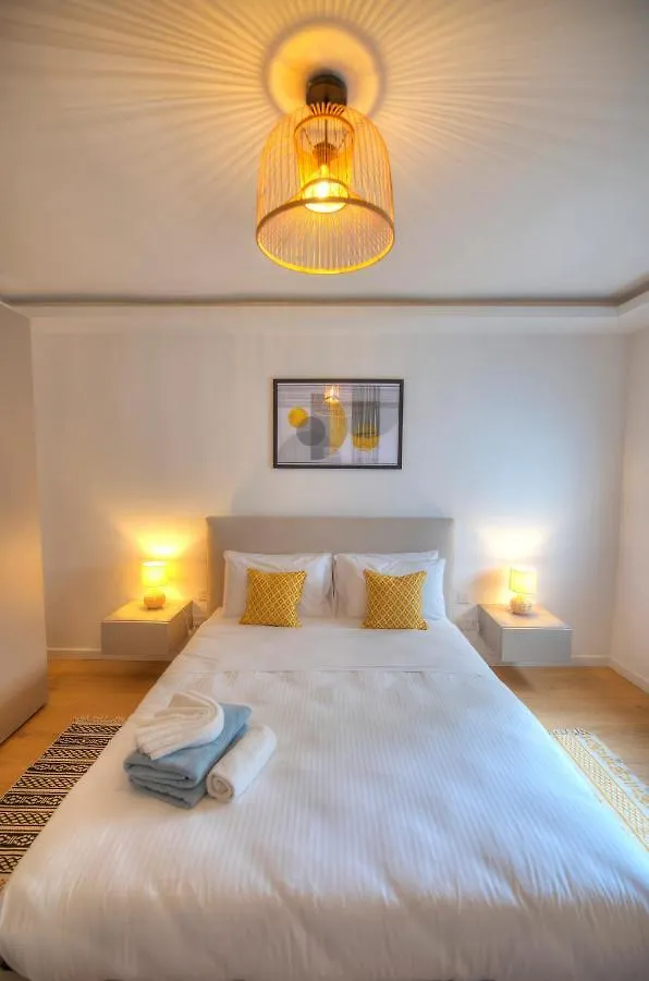 Large & Beautifully Furnished 2 Bedrooms Abon1-1 Sliema 0*,  Malta