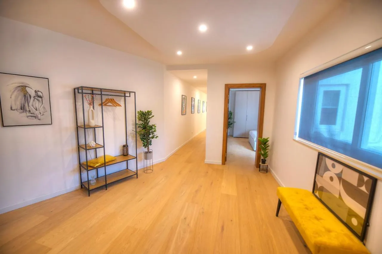 Large & Beautifully Furnished 2 Bedrooms Abon1-1 Sliema Malta